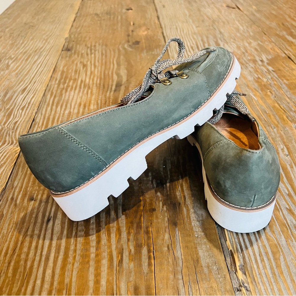 NEW VIONIC Teagan Green Lace Up Loafers - Picture 2 of 7